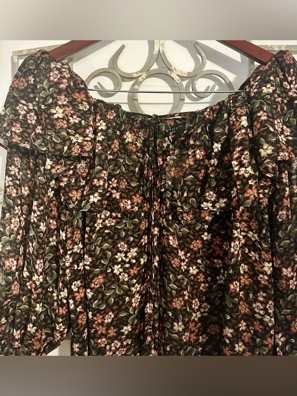 NWT Vici Black Floral Off-Shoulder Blouse Size Small - Picture 3 of 9